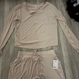 NWT Women's Pink Long Sleeve Sleepwear short  Set